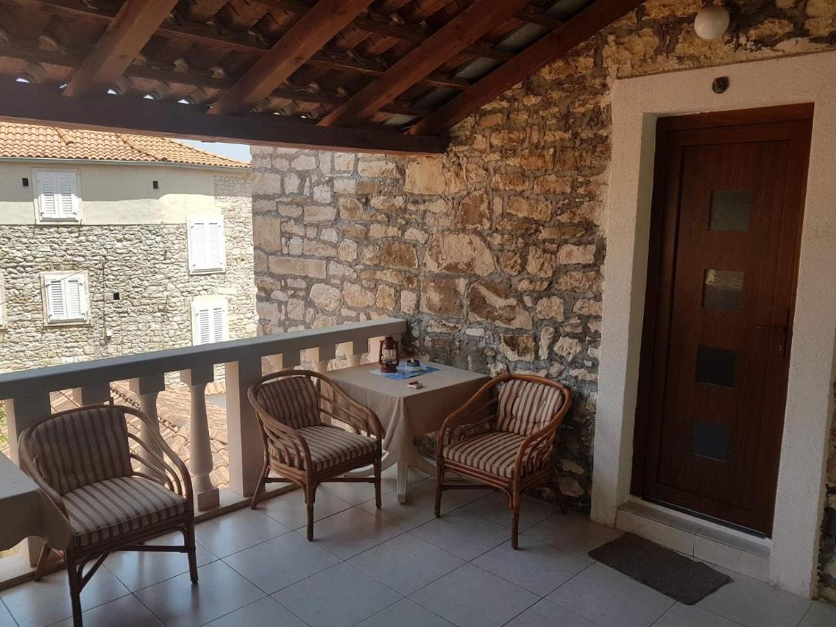Vila Dora Supetar Apartment Bagian luar foto