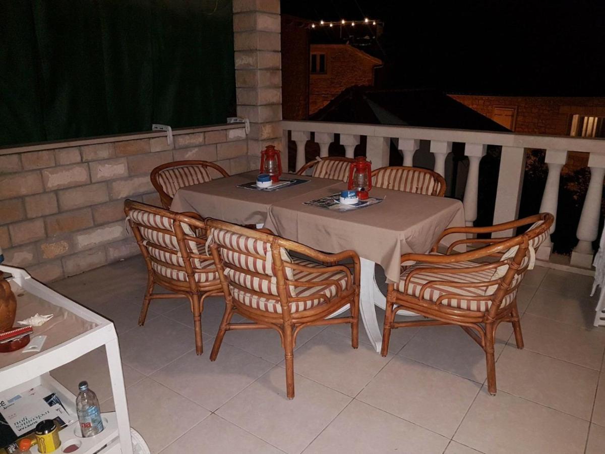 Vila Dora Supetar Apartment Bagian luar foto