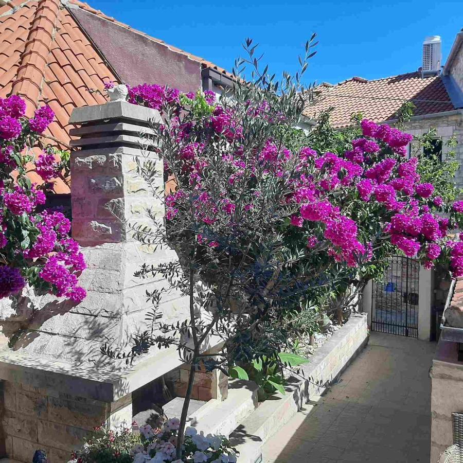 Vila Dora Supetar Apartment Bagian luar foto