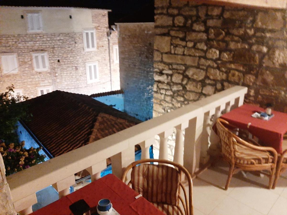 Vila Dora Supetar Apartment Bagian luar foto