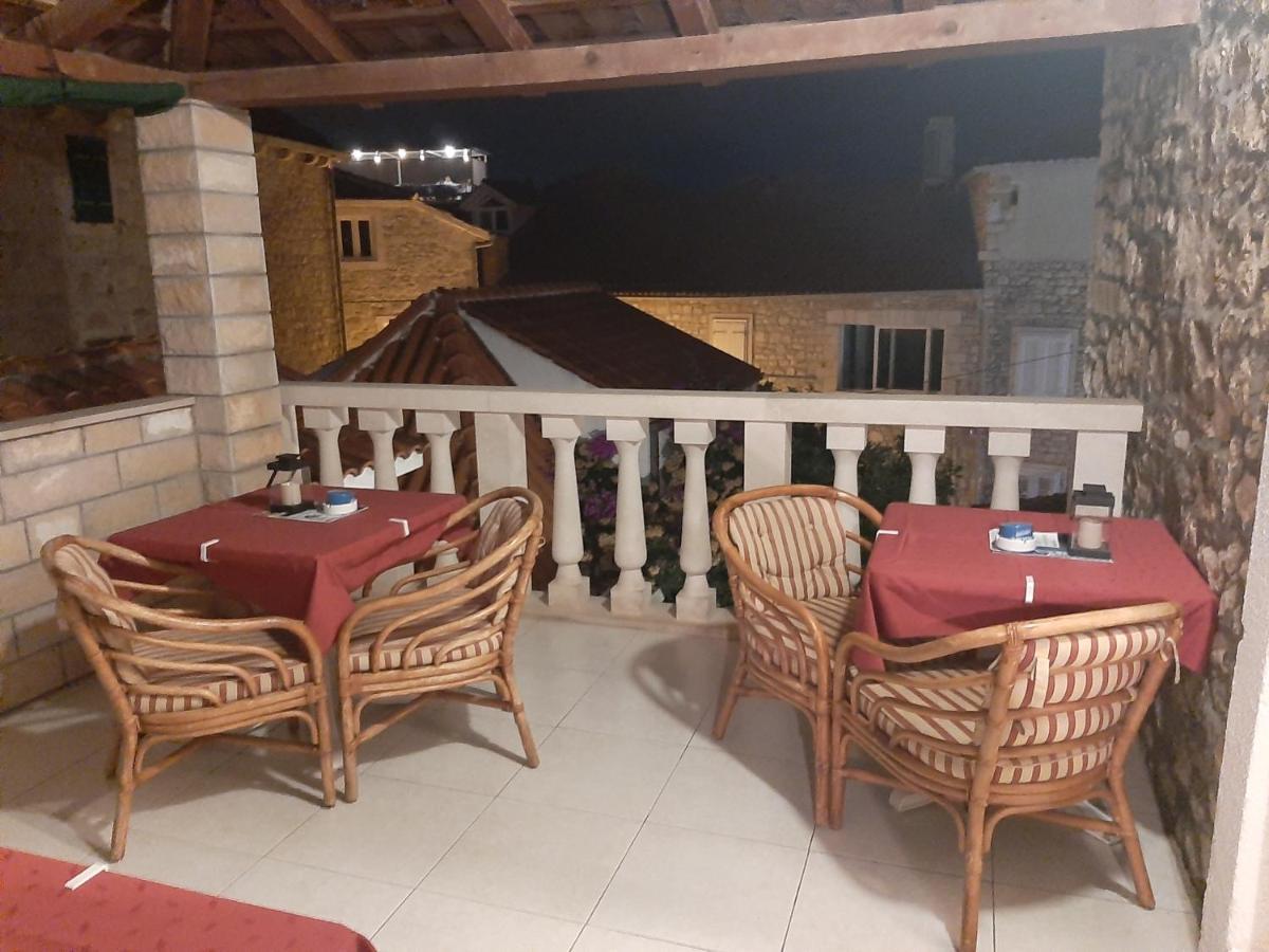 Vila Dora Supetar Apartment Bagian luar foto