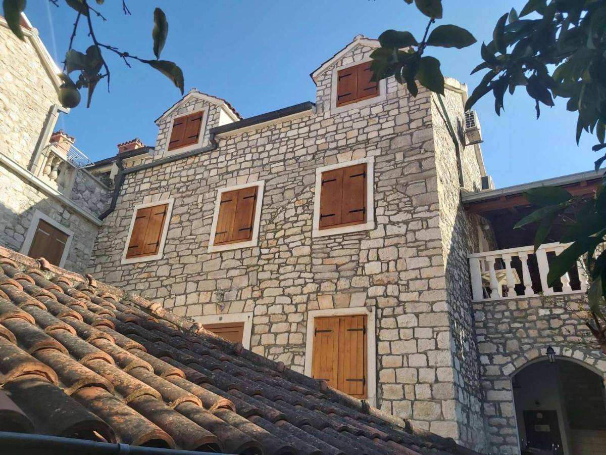 Vila Dora Supetar Apartment Bagian luar foto