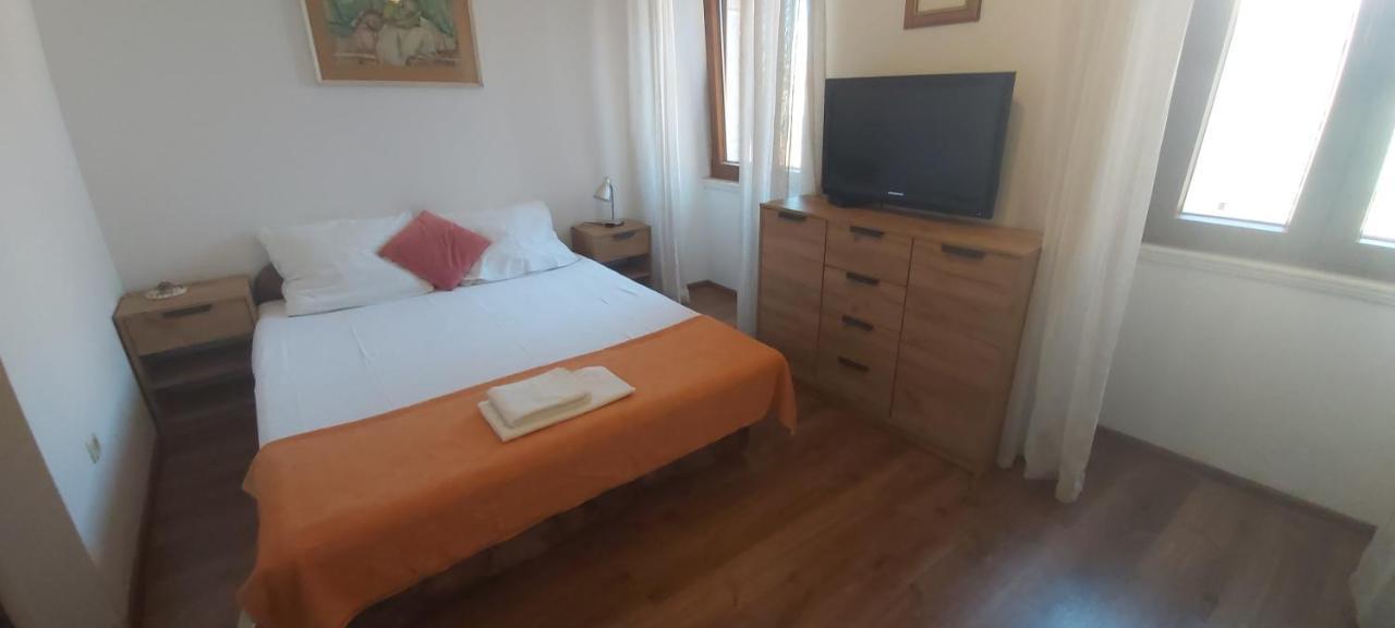 Vila Dora Supetar Apartment Bagian luar foto