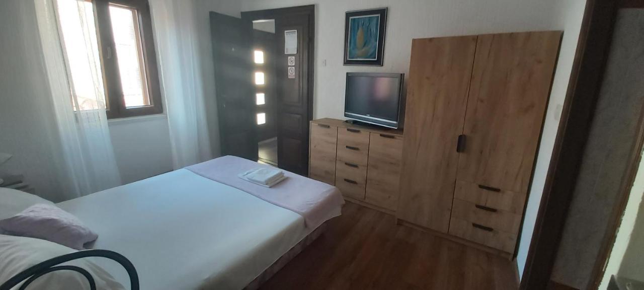 Vila Dora Supetar Apartment Bagian luar foto