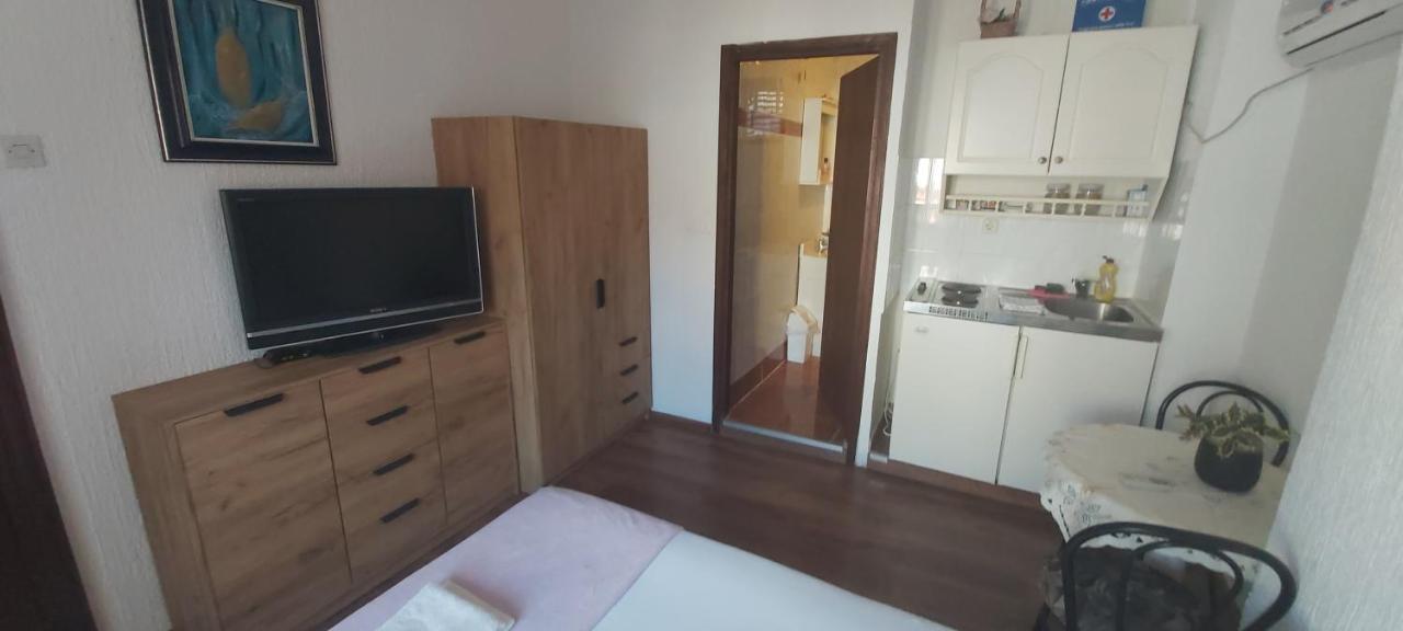 Vila Dora Supetar Apartment Bagian luar foto
