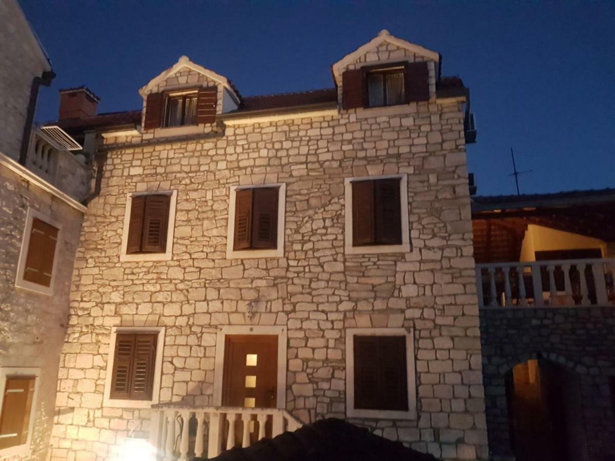Vila Dora Supetar Apartment Bagian luar foto