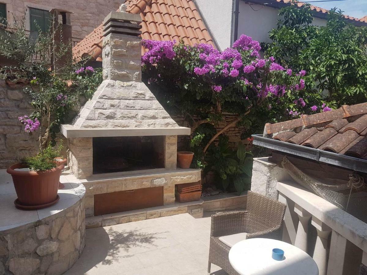 Vila Dora Supetar Apartment Bagian luar foto