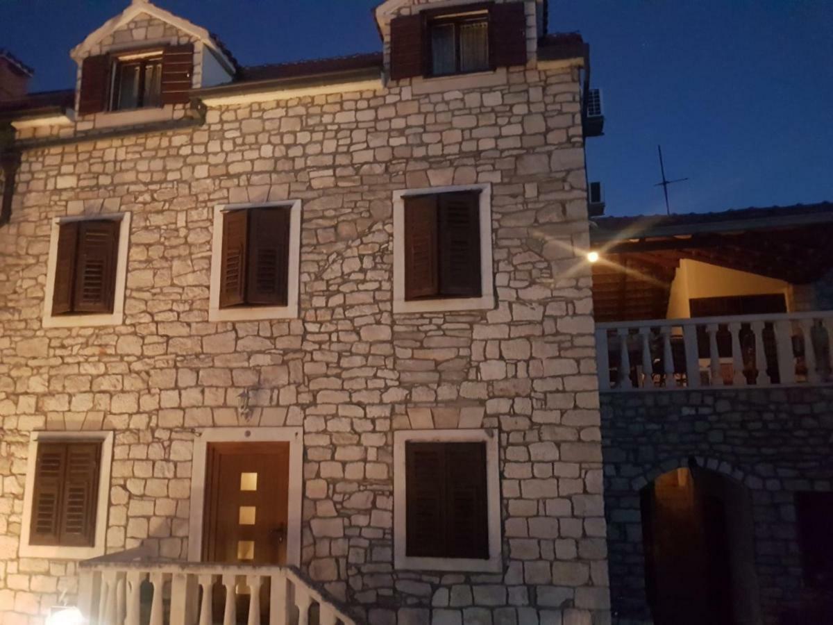 Vila Dora Supetar Apartment Bagian luar foto
