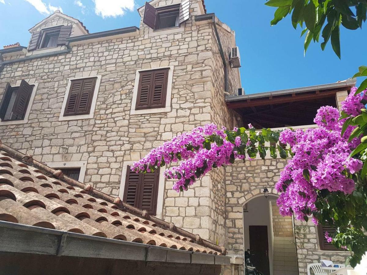 Vila Dora Supetar Apartment Bagian luar foto